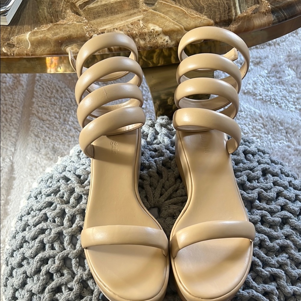 Cult Gaia Chic Tan Sandals with Cushioned Sole and Adjustable Straps. New. Sz 40